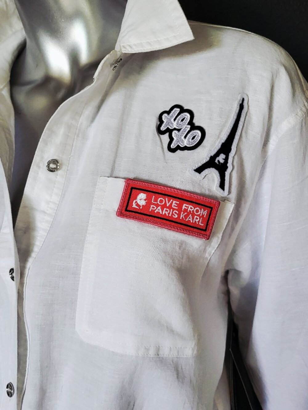 NWT~$90~KARL LAGERFELD~SZ M~WHITE ROLL TAB SLEEVE SHIRT TOP BLOUSE PARIS LOGO - Picture 3 of 16